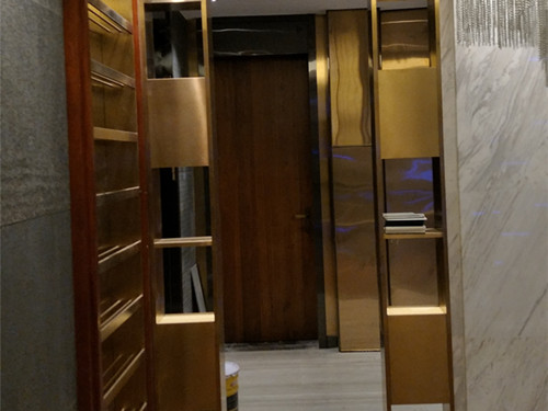 酒店房間門(mén)口不銹鋼隔斷.jpg
